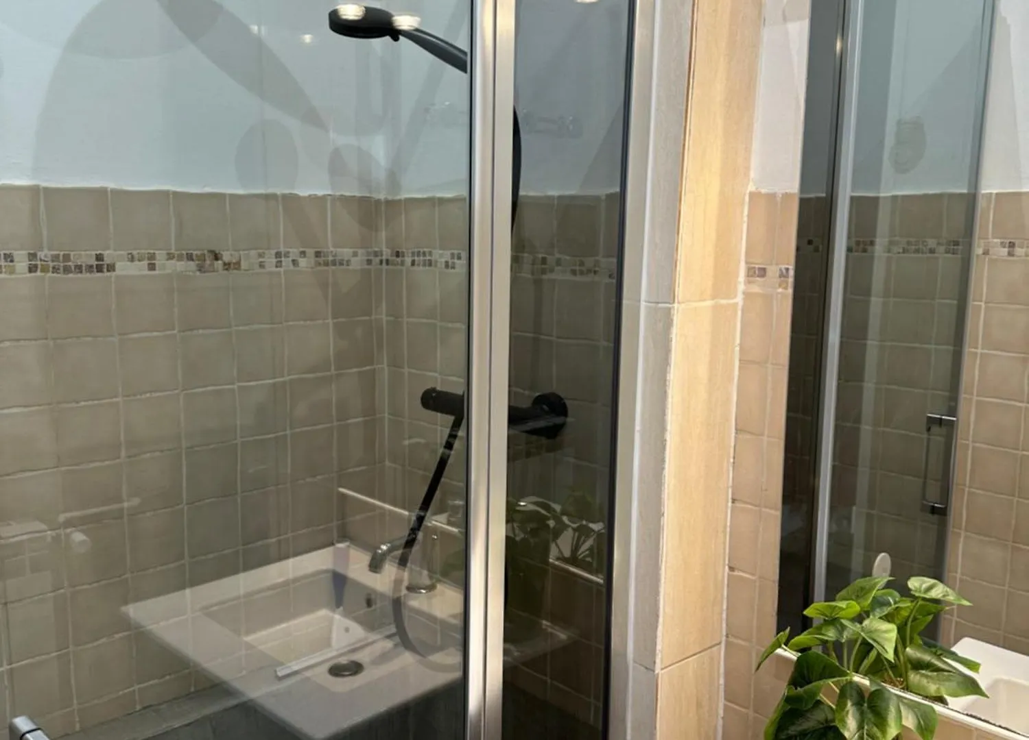 Maison De Ville A Nice Ouest Dans Propriete Arboree 0*,  France